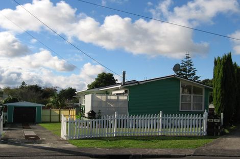 Photo of property in 15b Helga Crescent, Te Atatu Peninsula, Auckland, 0610