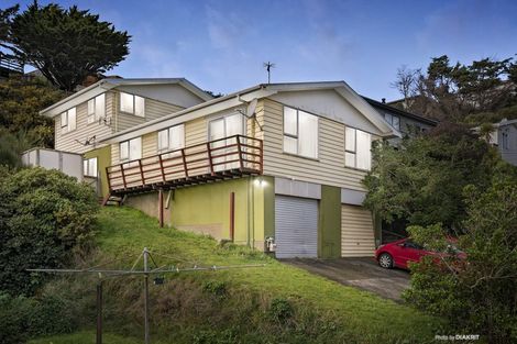 Photo of property in 27b Omega Street, Newlands, Wellington, 6037