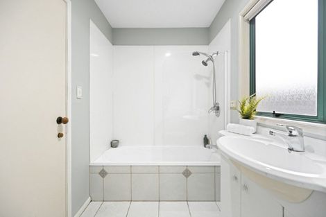 Photo of property in 84u4 Braid Road, St Andrews, Hamilton, 3200
