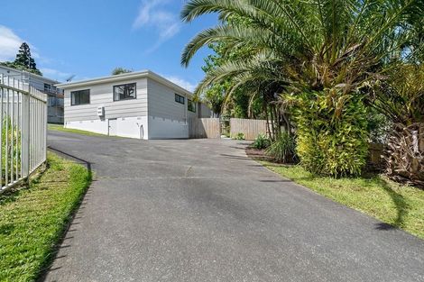 Photo of property in 1/11 Kupari Place, Totara Vale, Auckland, 0629
