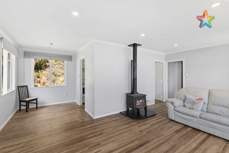 Photo of property in 21 Shackleton Grove, Stokes Valley, Lower Hutt, 5019