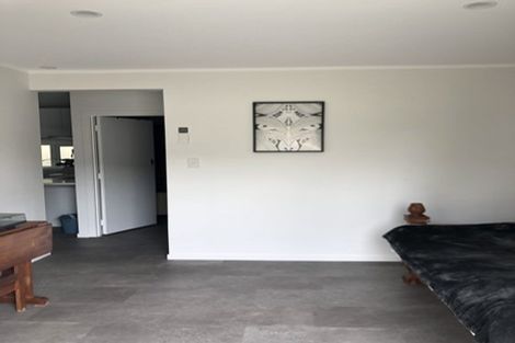 Photo of property in 3b Edgerton Road, Te Atatu Peninsula, Auckland, 0610