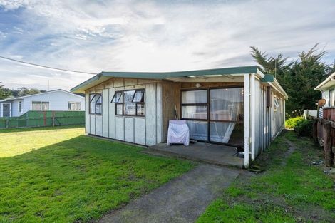 Photo of property in 9 Hennessy Street West, Foxton Beach, Foxton, 4815