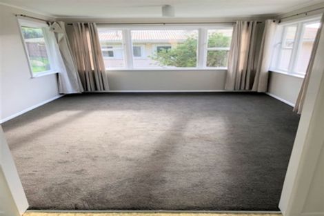 Photo of property in 143 Newlands Road, Newlands, Wellington, 6037