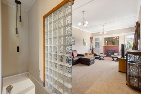 Photo of property in 103 Chaucer Road, Hospital Hill, Napier, 4110