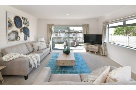 Photo of property in 19 Francis Skinner Place, Orewa, 0931