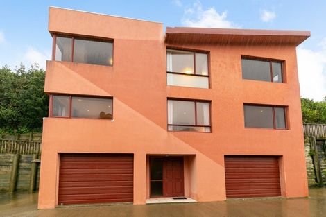 Photo of property in 14b Domanski Crescent, Owhiro Bay, Wellington, 6023