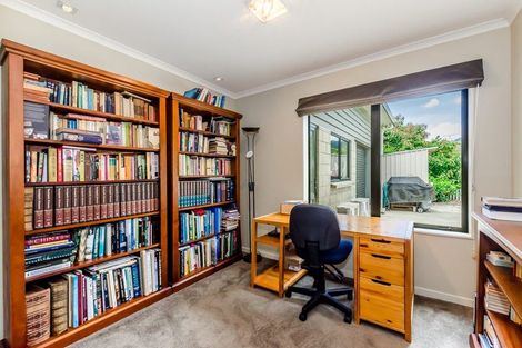 Photo of property in 10 Lambert Way, Paraparaumu, 5032