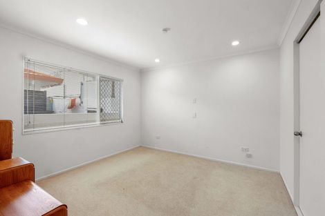 Photo of property in 1 Strandon Place, Strandon, New Plymouth, 4312