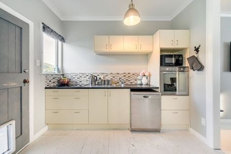 Photo of property in 52 Durham Crescent, Fairfield, Lower Hutt, 5011