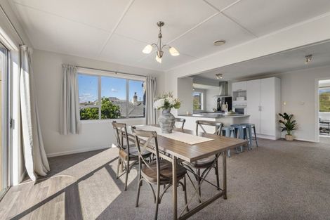 Photo of property in 94 Omata Road, Marfell, New Plymouth, 4310