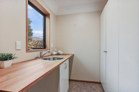 Photo of property in 5 Abbotts Place, Avonhead, Christchurch, 8042