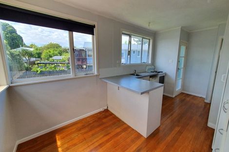 Photo of property in 6 Ozich Avenue, Te Atatu South, Auckland, 0610