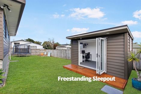 Photo of property in 4 Pinewood Grove, Botany Downs, Auckland, 2010