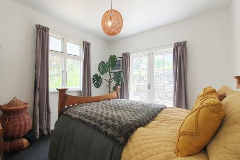 Photo of property in 64 Hawkhurst Road, Lyttelton, 8082