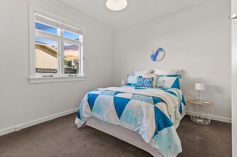 Photo of property in 21 Islington Avenue, New Lynn, Auckland, 0600