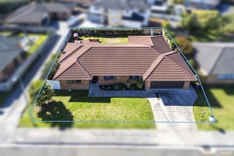 Photo of property in 33 South Kensington Way, Henderson, Auckland, 0612