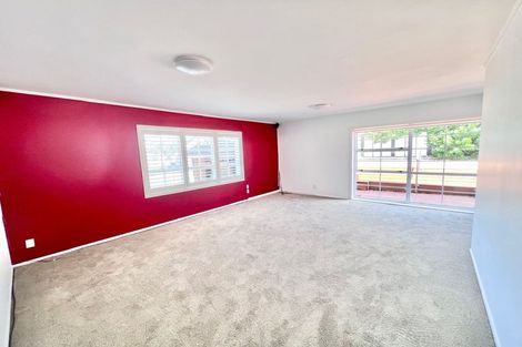 Photo of property in 2 King Richard Place, Browns Bay, Auckland, 0630