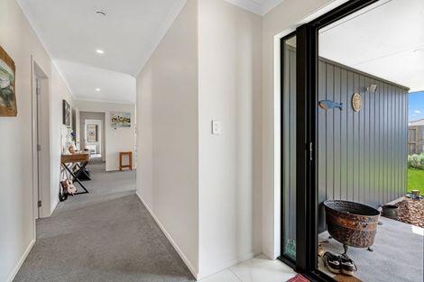 Photo of property in 4 Te Taniwha Road, One Tree Point, 0118