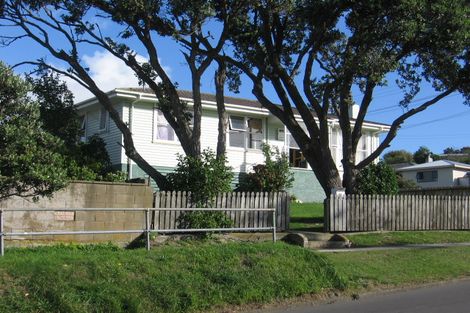 Photo of property in 27 Pikarere Street, Titahi Bay, Porirua, 5022