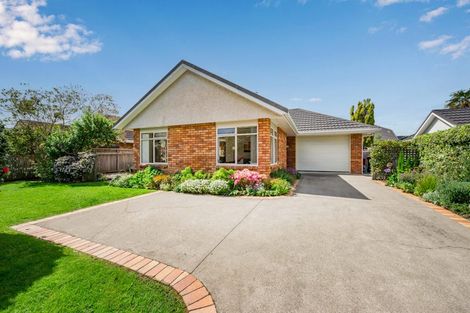 Photo of property in 1 Greenaway Road, Waikanae, 5036