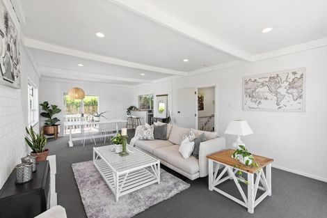 Photo of property in 17 Lyndhurst Road, Te Atatu South, Auckland, 0610