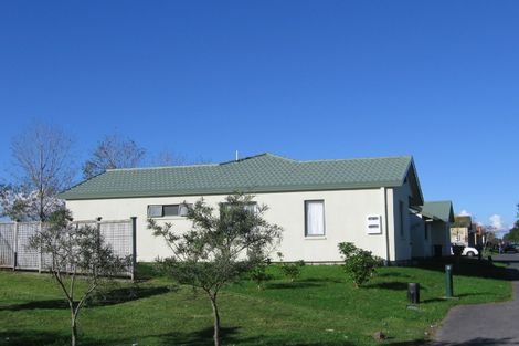 Photo of property in 8/17 Neta Grove, Henderson, Auckland, 0612