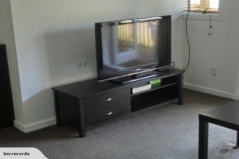 Photo of property in 4 Hogans Road, Glenfield, Auckland, 0629