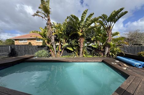 Photo of property in 2 Thomas Rea Place, Te Atatu South, Auckland, 0610