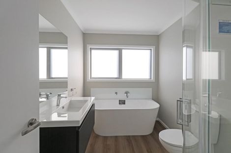 Photo of property in 10 Koru Loop, Paraparaumu, 5032