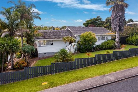 Photo of property in 14 Roick Parade, Glen Eden, Auckland, 0602
