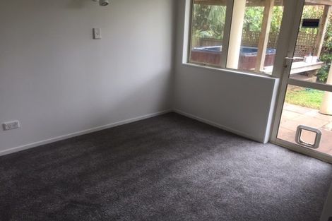 Photo of property in 2/14 Penning Road, Castor Bay, Auckland, 0620
