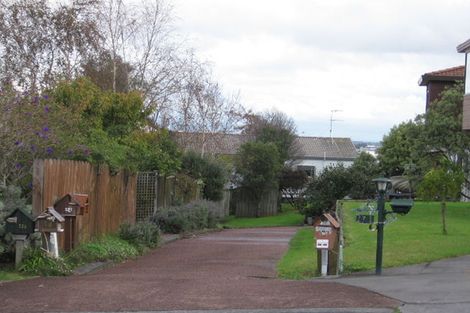 Photo of property in 9 Cambric Place, Botany Downs, Auckland, 2010