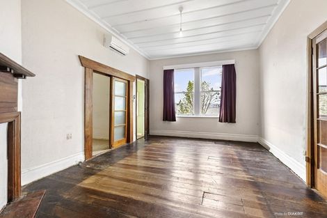 Photo of property in 43 Military Road, Northland, Wellington, 6012