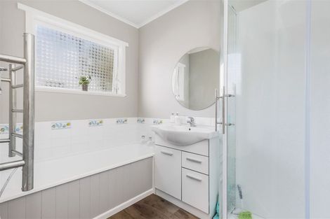 Photo of property in 18 Hooker Avenue, Chedworth, Hamilton, 3210