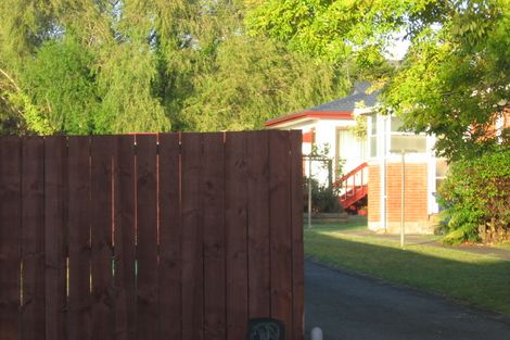 Photo of property in 2/12 Mannering Place, Hillcrest, Auckland, 0627