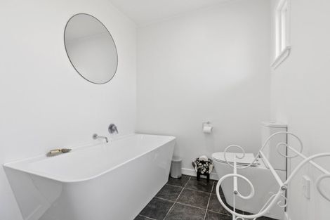 Photo of property in 13 Cowling Road, Hurdon, New Plymouth, 4310