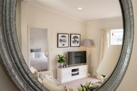 Photo of property in 278 Queens Drive, Lyall Bay, Wellington, 6022