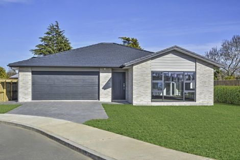 Photo of property in 14 Van Baarle Close, Carterton, 5713