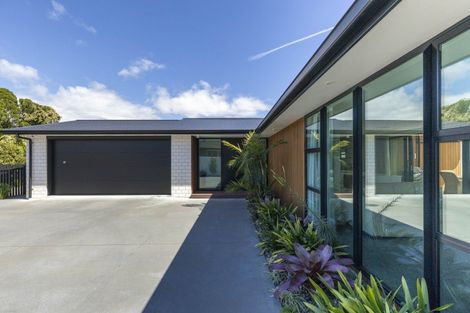 Photo of property in 10 Mackillop Way, Brooklands, New Plymouth, 4310