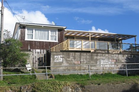 Photo of property in 25 Pikarere Street, Titahi Bay, Porirua, 5022