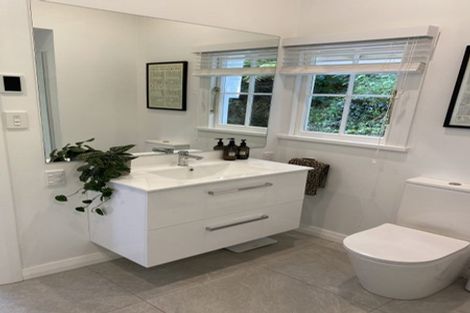 Photo of property in 26 West Road, Northland, Wellington, 6012