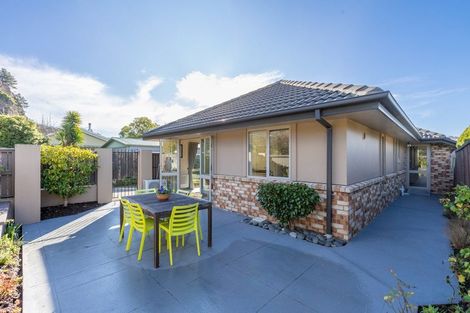 Photo of property in 21 Taupata Street, Redcliffs, Christchurch, 8081