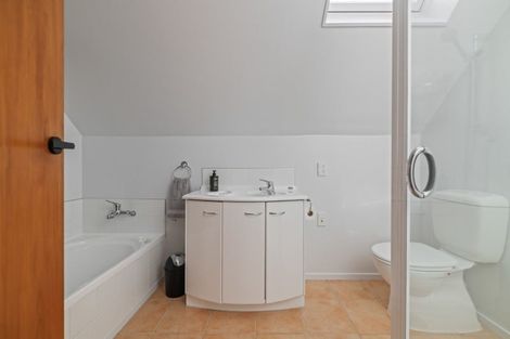 Photo of property in 109 Pacific Drive, Fitzherbert, Palmerston North, 4410