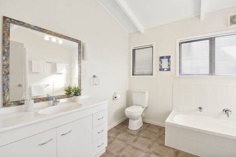 Photo of property in 12 Everard Avenue, Army Bay, Whangaparaoa, 0930