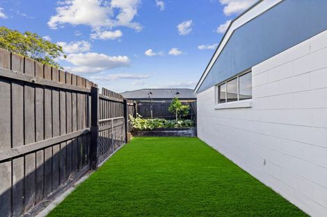 Photo of property in 167 Queenspark Drive, Parklands, Christchurch, 8083