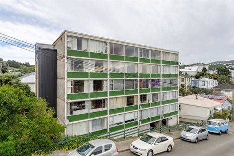 Photo of property in Beresford Apartments, 18/118u Russell Terrace, Berhampore, Wellington, 6023
