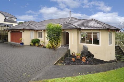 Photo of property in 2/49 Ribbonwood Crescent, Goodwood Heights, Auckland, 2105