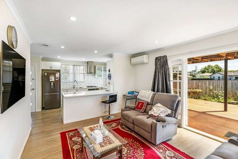Photo of property in 1/1 Cooper Place, Papakura, 2110