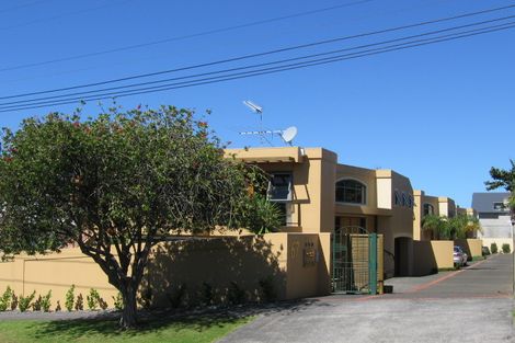 Photo of property in 1/67 Castor Bay Road, Castor Bay, Auckland, 0620